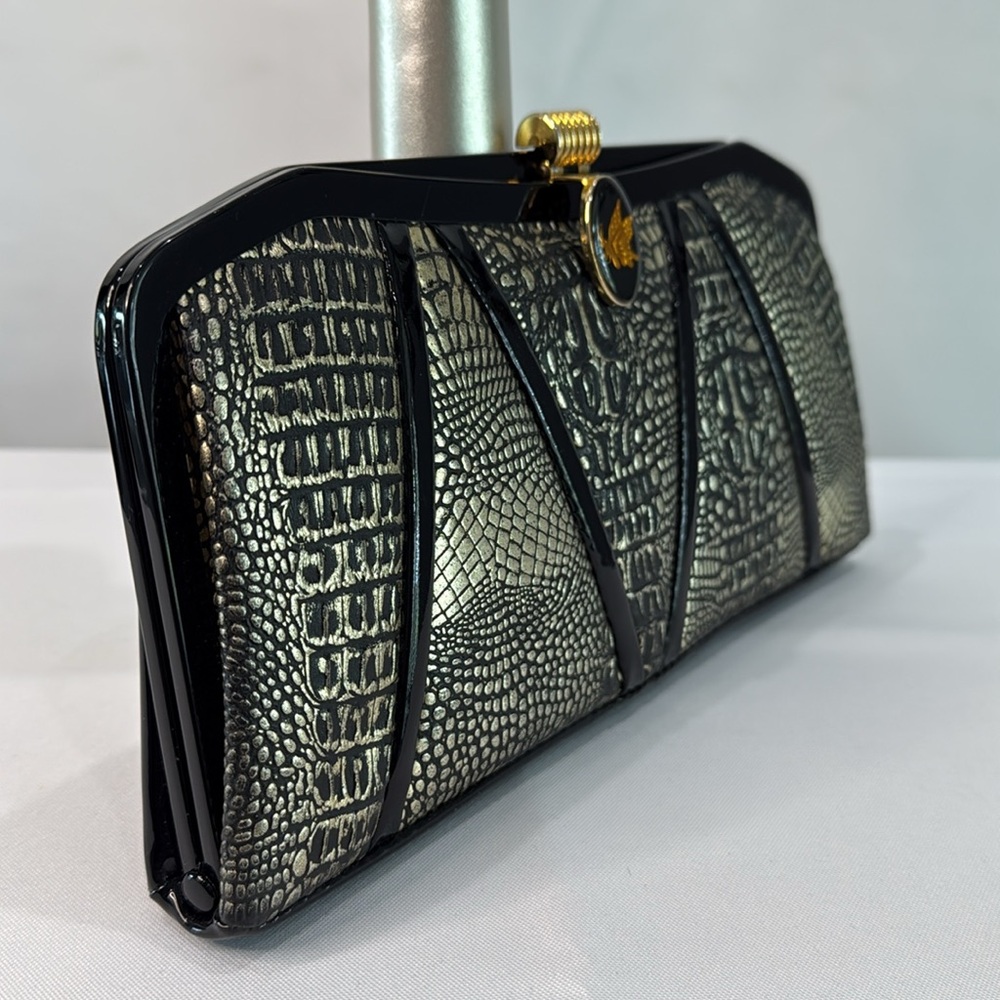 Vintage Elegant Snakeskin and Black Patent Leather Clutch - Picture 7 of 12